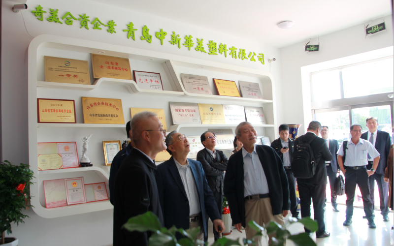 熱烈歡迎奇美實業許春華董事長一行蒞臨青島中新華美視察指導