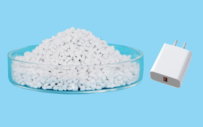 小充電器，大安全：阻燃PC材料為何成為制造的必選